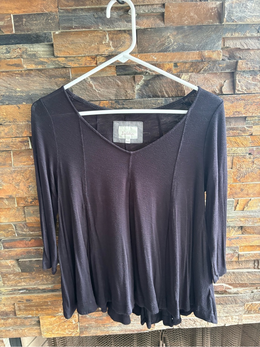 Deletta Black Long Sleeve V-Neck Flowy Tee